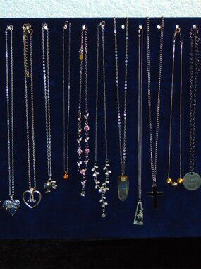 Vintage & Modern Assorted Silver Tone Necklace lot- very nice!